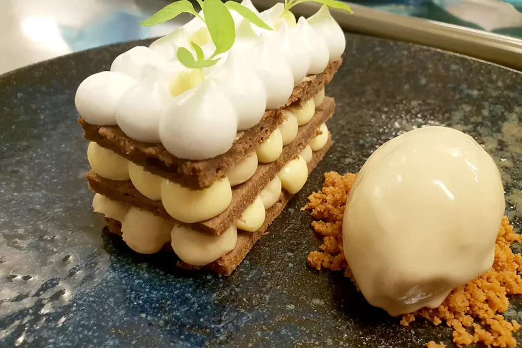 Millefeuille van chocolade, aardpeer en citroen